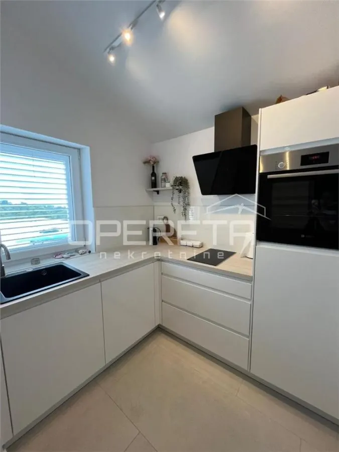 Apartamento en Venta en Rukavac, Vis, Croacia - foto 2