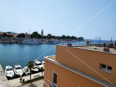 Apartamento de Tres Dormitorios en Venta en Zadar, Croacia - foto 2
