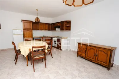 Appartement de Trois Chambres à Vendre à Šibenik, Croatie - foto 2