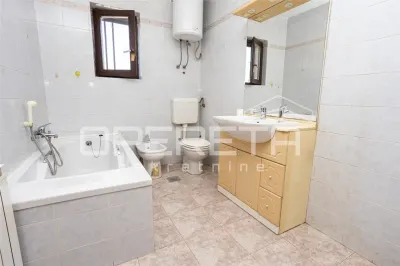 Appartement de Trois Chambres à Vendre à Šibenik, Croatie - foto 12