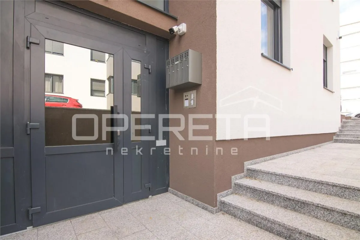 Three-Bedroom Apartment for Sale in Zagreb, Croatia - foto 17