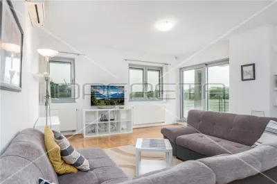Apartamento de Cuatro Dormitorios en Alquiler en Zagreb, Maksimir - Zagreb