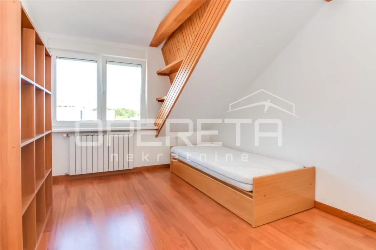 Appartement Quatre Chambres à Louer à Zagreb, Bukovac - foto 12