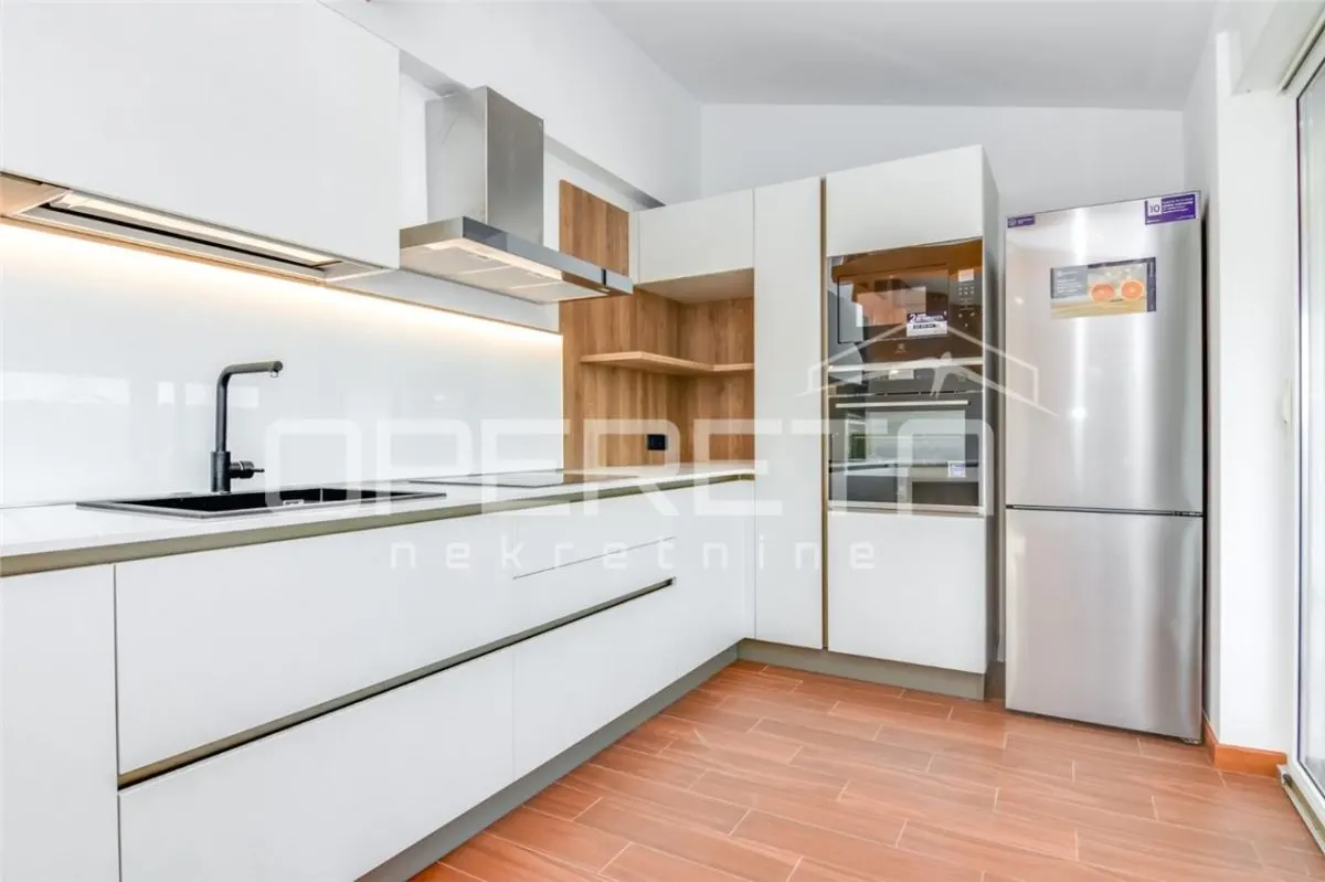 Appartement Quatre Chambres à Louer à Zagreb, Bukovac - foto 6