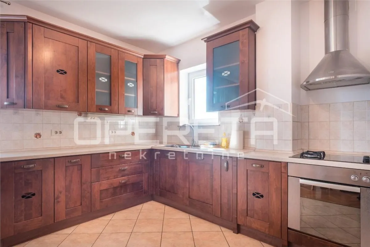 Appartement 4 Pièces à Louer à Zagreb, Bukovac - foto 5