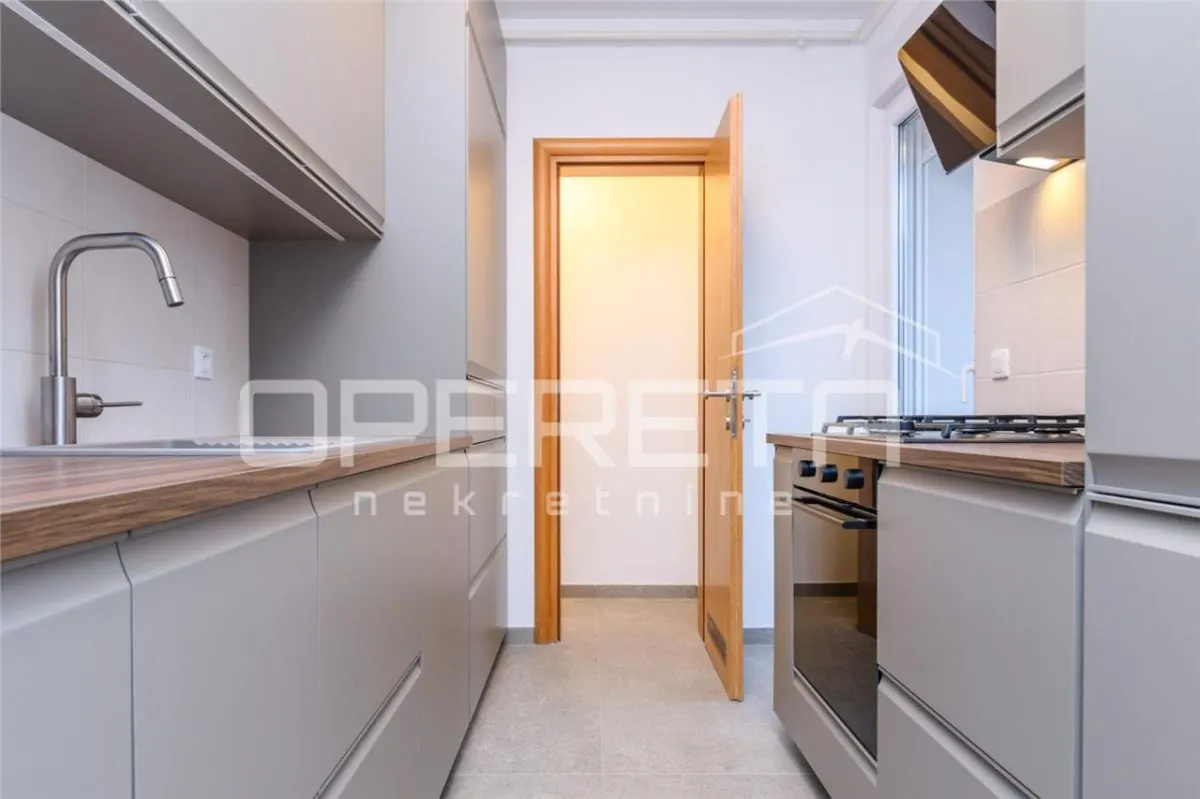 Appartement à Louer à Zagreb, Remete - foto 4