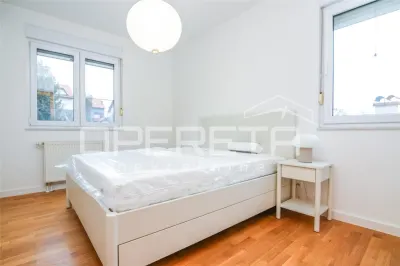 Appartement à Louer à Zagreb, Remete - foto 8