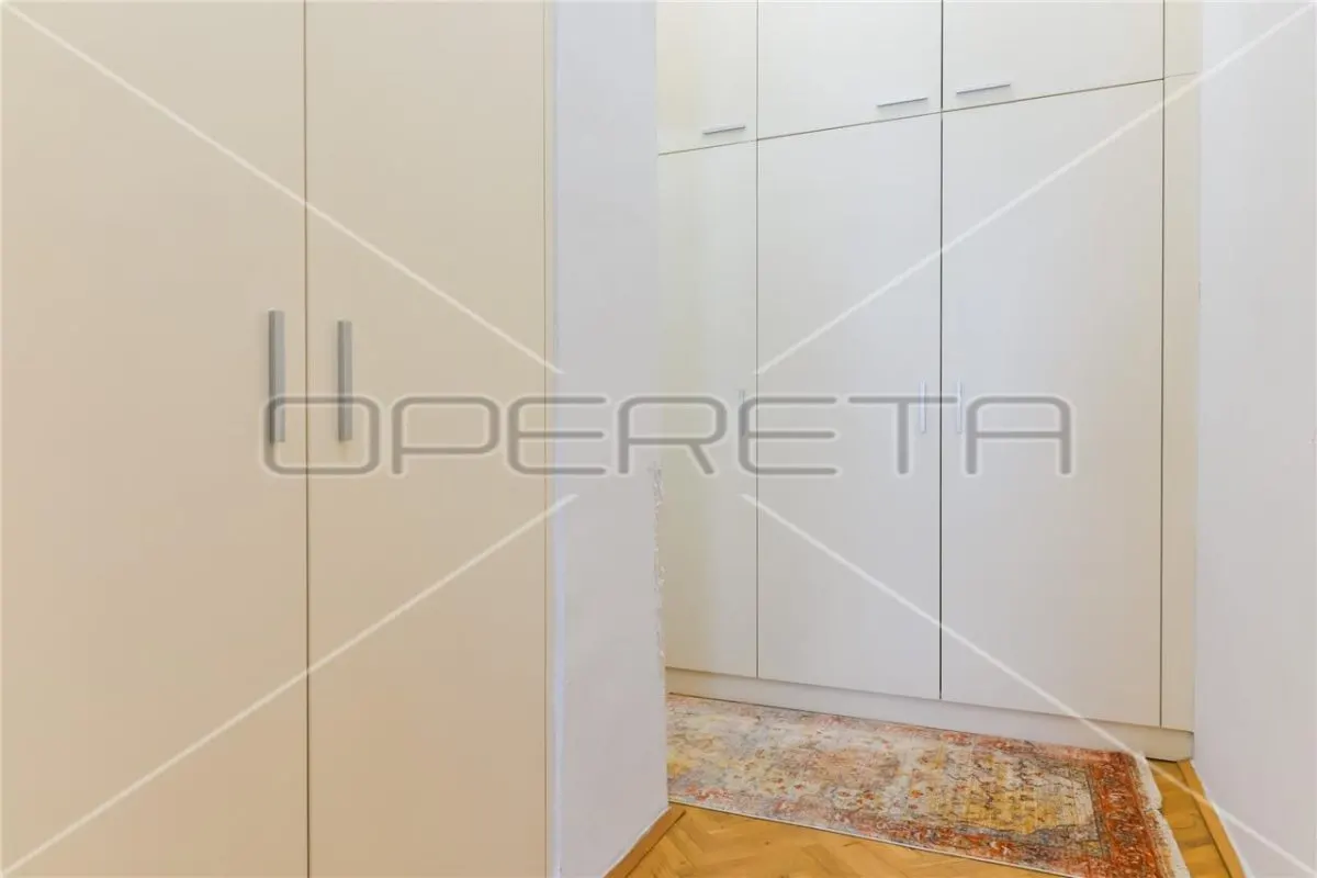 Appartement Trois Chambres à Louer à Zagreb, Croatie - foto 9
