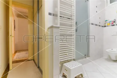 Appartement Trois Chambres à Louer à Zagreb, Croatie - foto 10