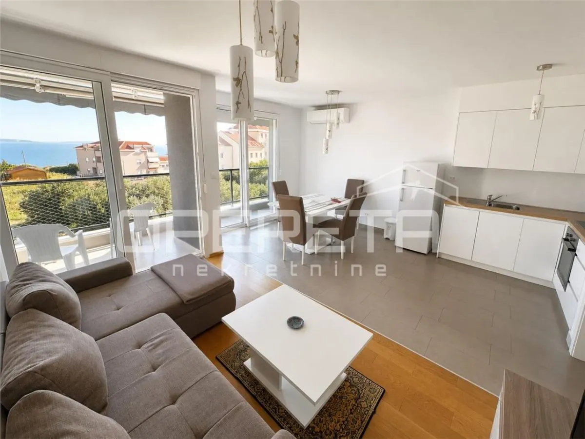 Apartamento de Dos Dormitorios en Venta en Split, Croacia - foto 1
