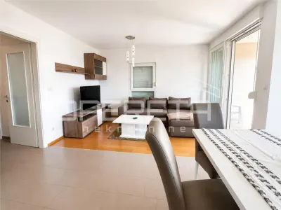 Apartamento de Dos Dormitorios en Venta en Split, Croacia - foto 3