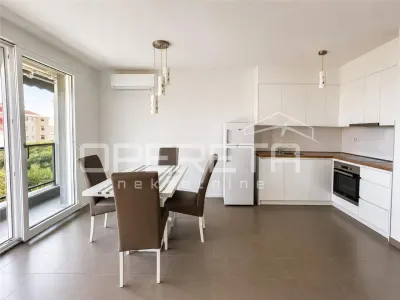 Apartamento de Dos Dormitorios en Venta en Split, Croacia - foto 5