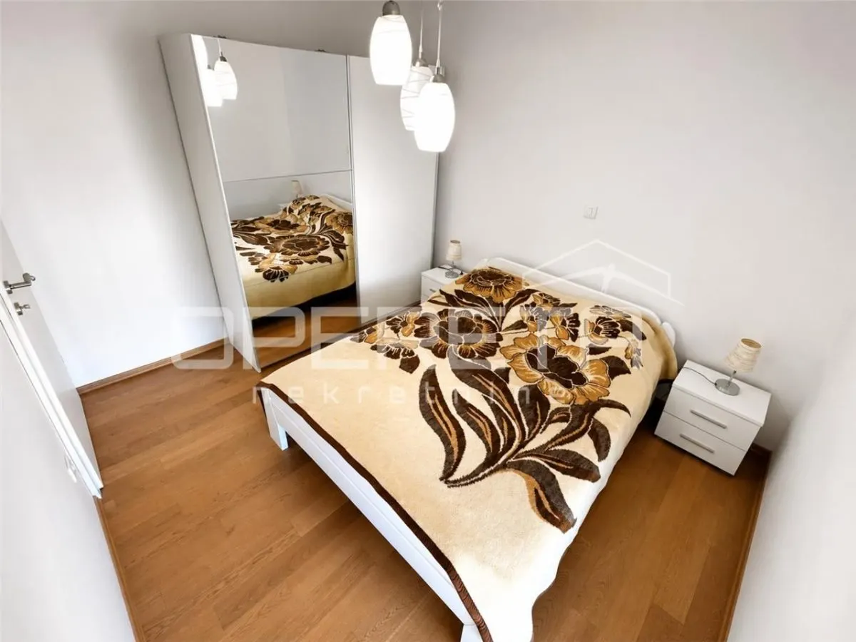 Apartamento de Dos Dormitorios en Venta en Split, Croacia - foto 8