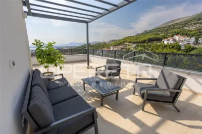 Apartamento de Lujo de Cuatro Plantas en Alquiler en Podstrana, Croacia - foto 25