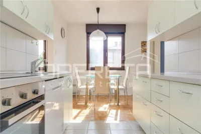 Appartement Trois Chambres à Louer à Zagreb, Jarun - foto 3