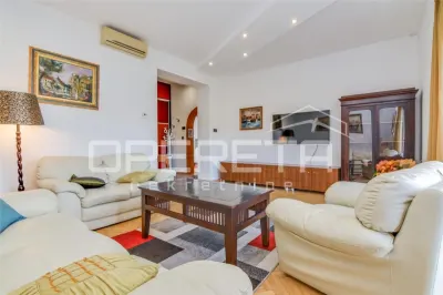 Appartement Trois Chambres à Louer à Zagreb, Bukovac - foto 3