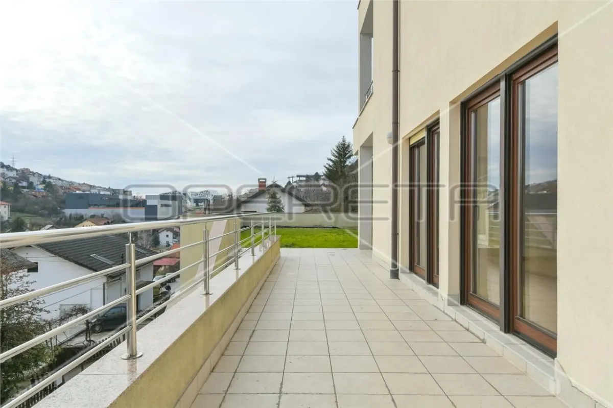 Appartement de Cinq Pièces à Vendre à Zagreb, Croatie - foto 12