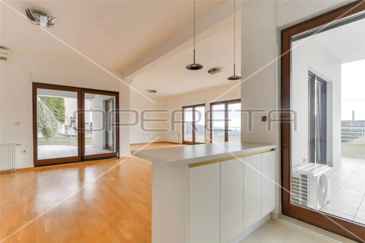 Appartement de Cinq Pièces à Vendre à Zagreb, Croatie - foto 13