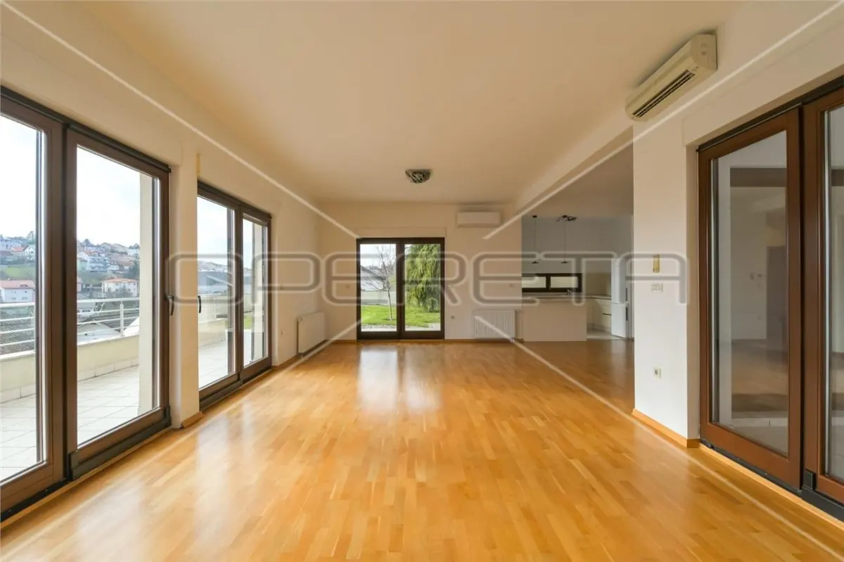 Appartement de Cinq Pièces à Vendre à Zagreb, Croatie - foto 15