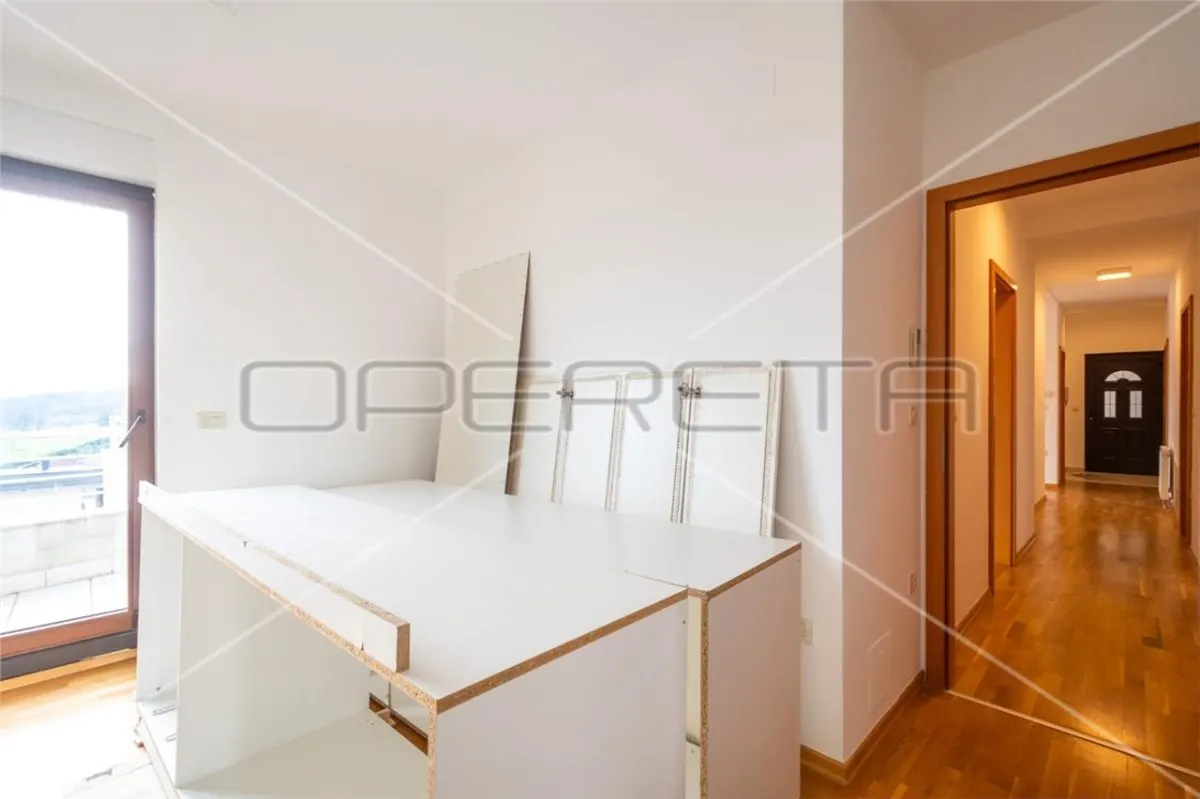 Appartement de Cinq Pièces à Vendre à Zagreb, Croatie - foto 16