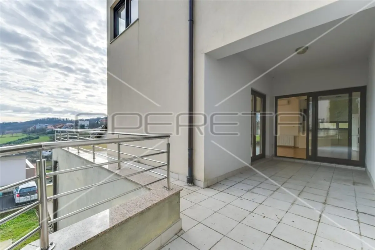 Appartement de Cinq Pièces à Vendre à Zagreb, Croatie - foto 18