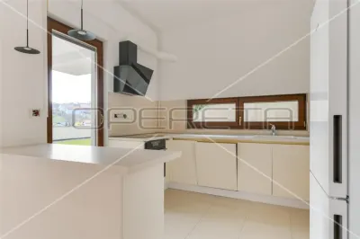 Appartement de Cinq Pièces à Vendre à Zagreb, Croatie - foto 4