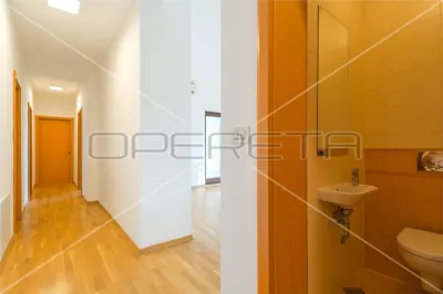 Appartement de Cinq Pièces à Vendre à Zagreb, Croatie - foto 5