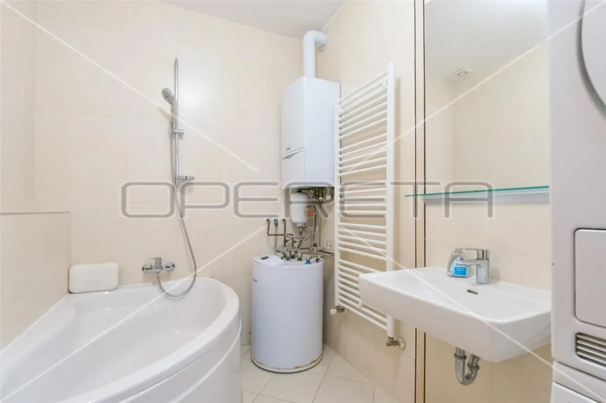 Appartement de Cinq Pièces à Vendre à Zagreb, Croatie - foto 6