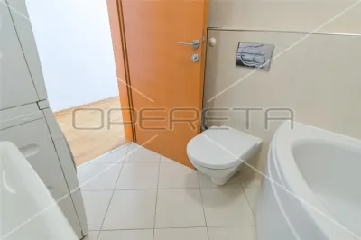 Appartement de Cinq Pièces à Vendre à Zagreb, Croatie - foto 7