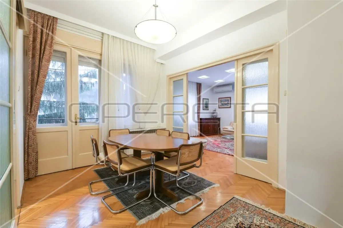 Appartement Quatre Chambres à Louer à Zagreb, Rue Vinkoviceva - foto 1