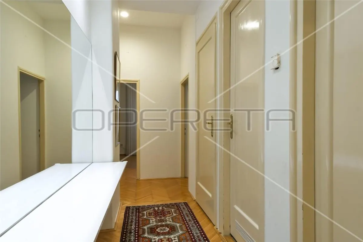Appartement Quatre Chambres à Louer à Zagreb, Rue Vinkoviceva - foto 11