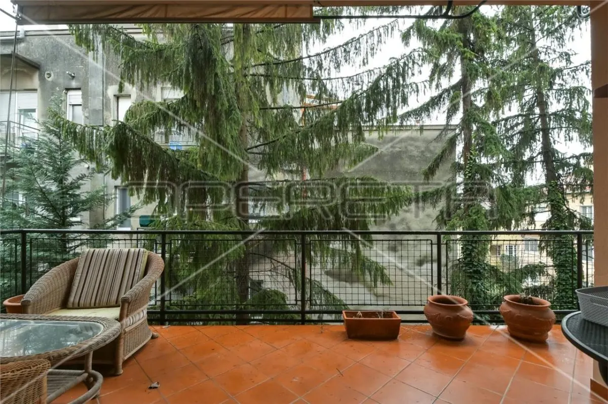 Appartement Quatre Chambres à Louer à Zagreb, Rue Vinkoviceva - foto 14