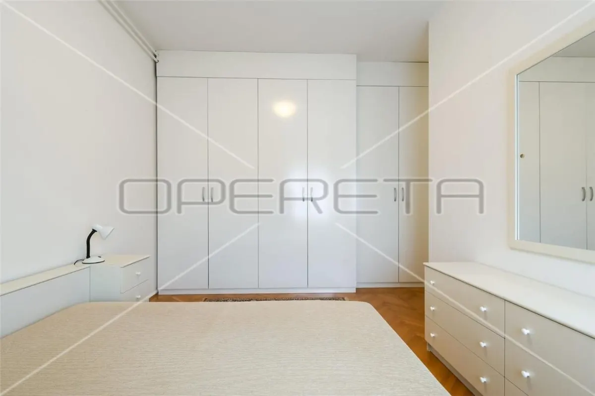 Appartement Quatre Chambres à Louer à Zagreb, Rue Vinkoviceva - foto 4