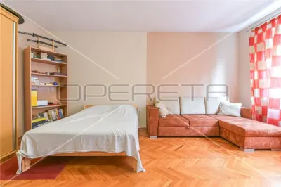 Appartement Deux Chambres à Louer à Zagreb, Vrbik - foto 8