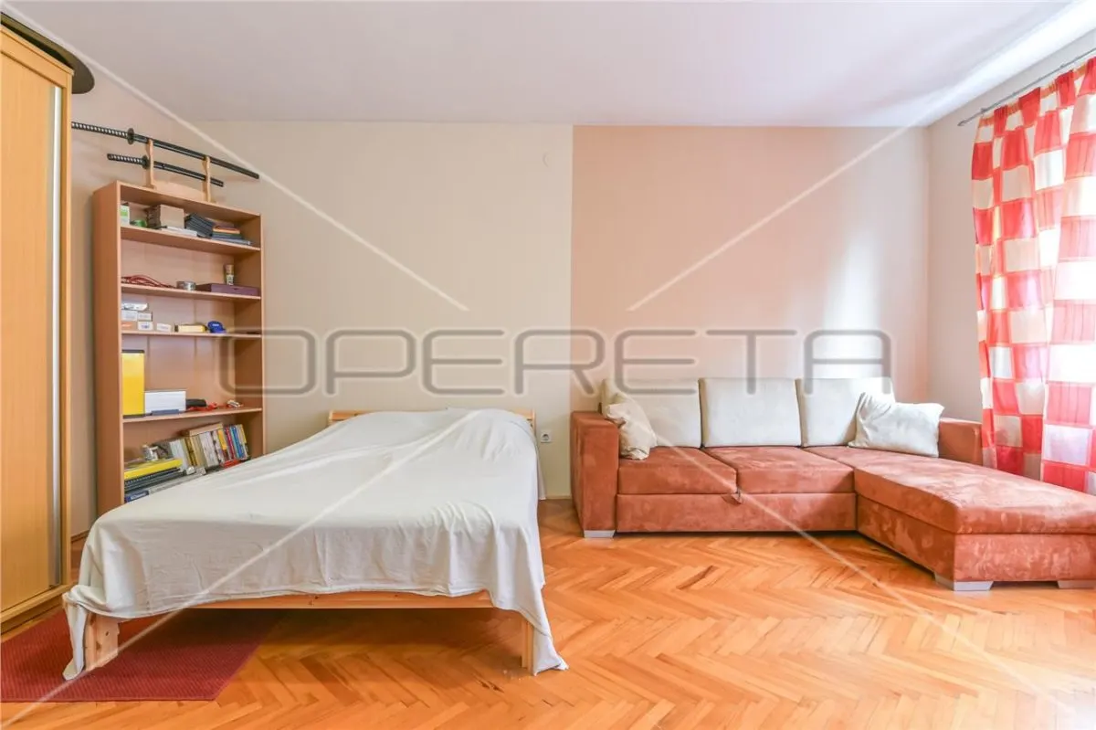 Appartement Deux Chambres à Louer à Zagreb, Vrbik - foto 8