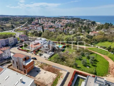 Luxury Semi-Detached Villa with Pool and Sea View for Sale in Porec, Croatia - foto 16