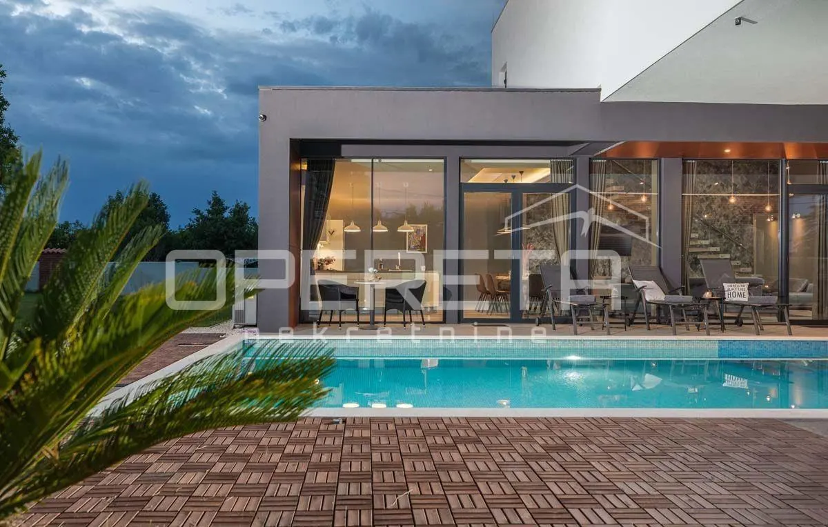 Villa de Lujo en Venta en Liznjan, Croacia - foto 2
