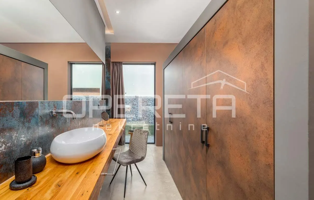 Villa de Lujo en Venta en Liznjan, Croacia - foto 12