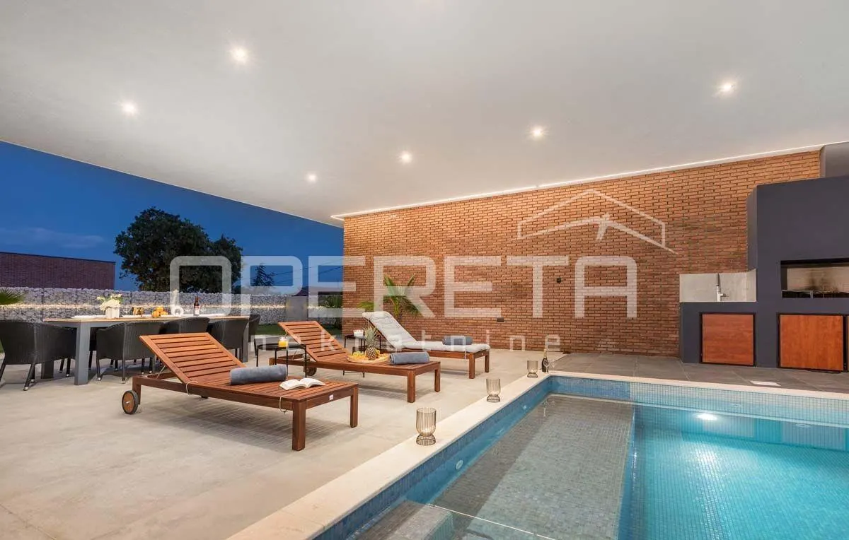 Villa de Lujo en Venta en Liznjan, Croacia - foto 14