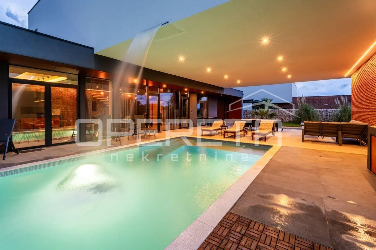 Villa de Lujo en Venta en Liznjan, Croacia - foto 16