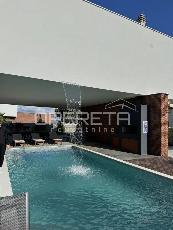 Villa de Lujo en Venta en Liznjan, Croacia - foto 18