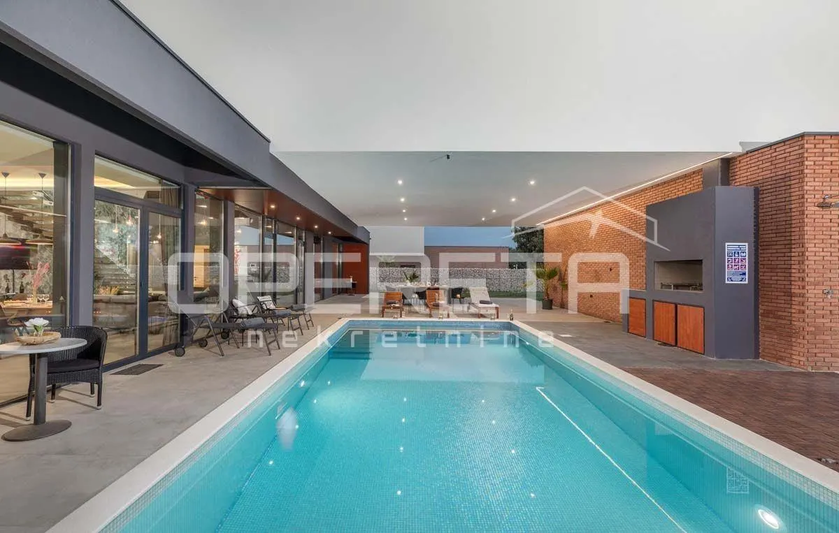 Villa de Lujo en Venta en Liznjan, Croacia - foto 3