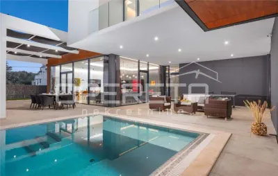 Villa de Lujo Inteligente en Venta en Liznjan, Croacia - foto 4