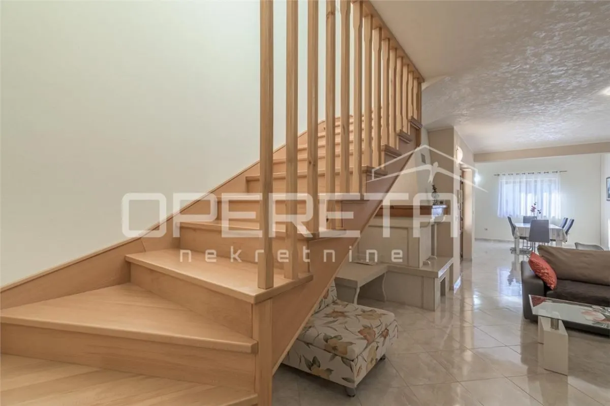 Villa Independiente con Piscina en Venta en Tinjan, Croacia - foto 11