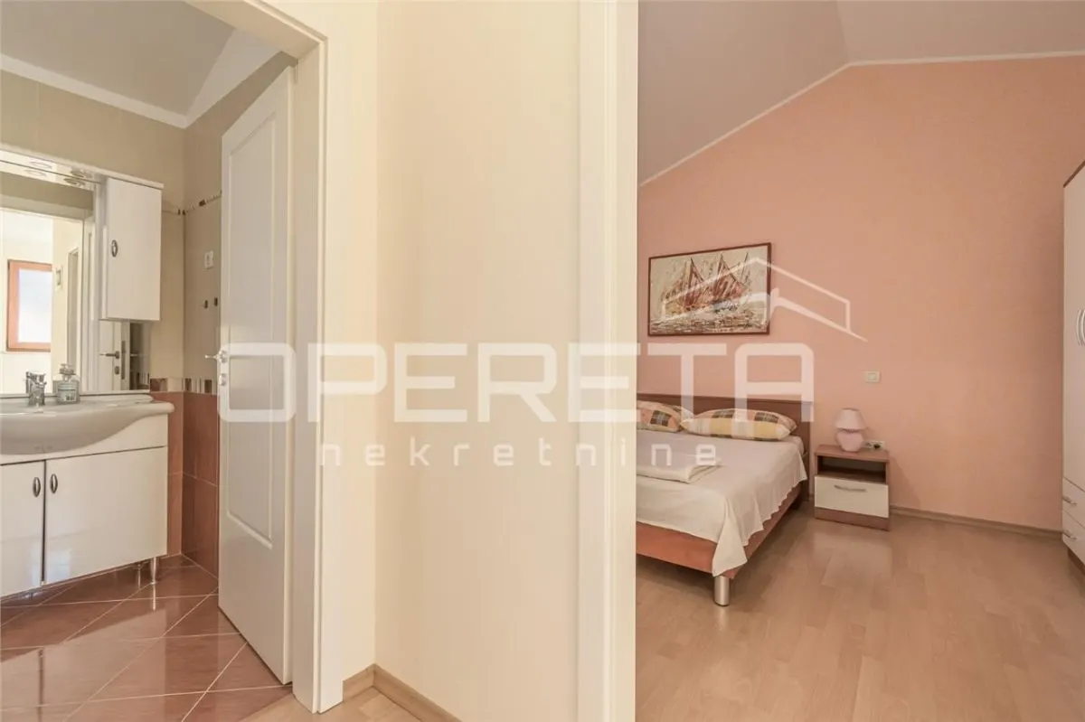 Villa Independiente con Piscina en Venta en Tinjan, Croacia - foto 12