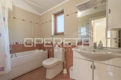 Villa Independiente con Piscina en Venta en Tinjan, Croacia - foto 13