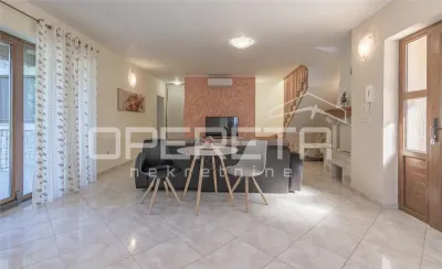 Villa Independiente con Piscina en Venta en Tinjan, Croacia - foto 5