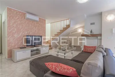 Villa Independiente con Piscina en Venta en Tinjan, Croacia - foto 6