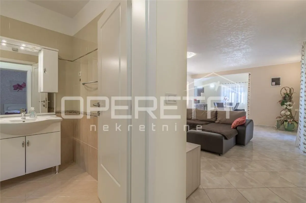 Villa Independiente con Piscina en Venta en Tinjan, Croacia - foto 7