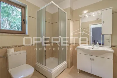 Villa Independiente con Piscina en Venta en Tinjan, Croacia - foto 9